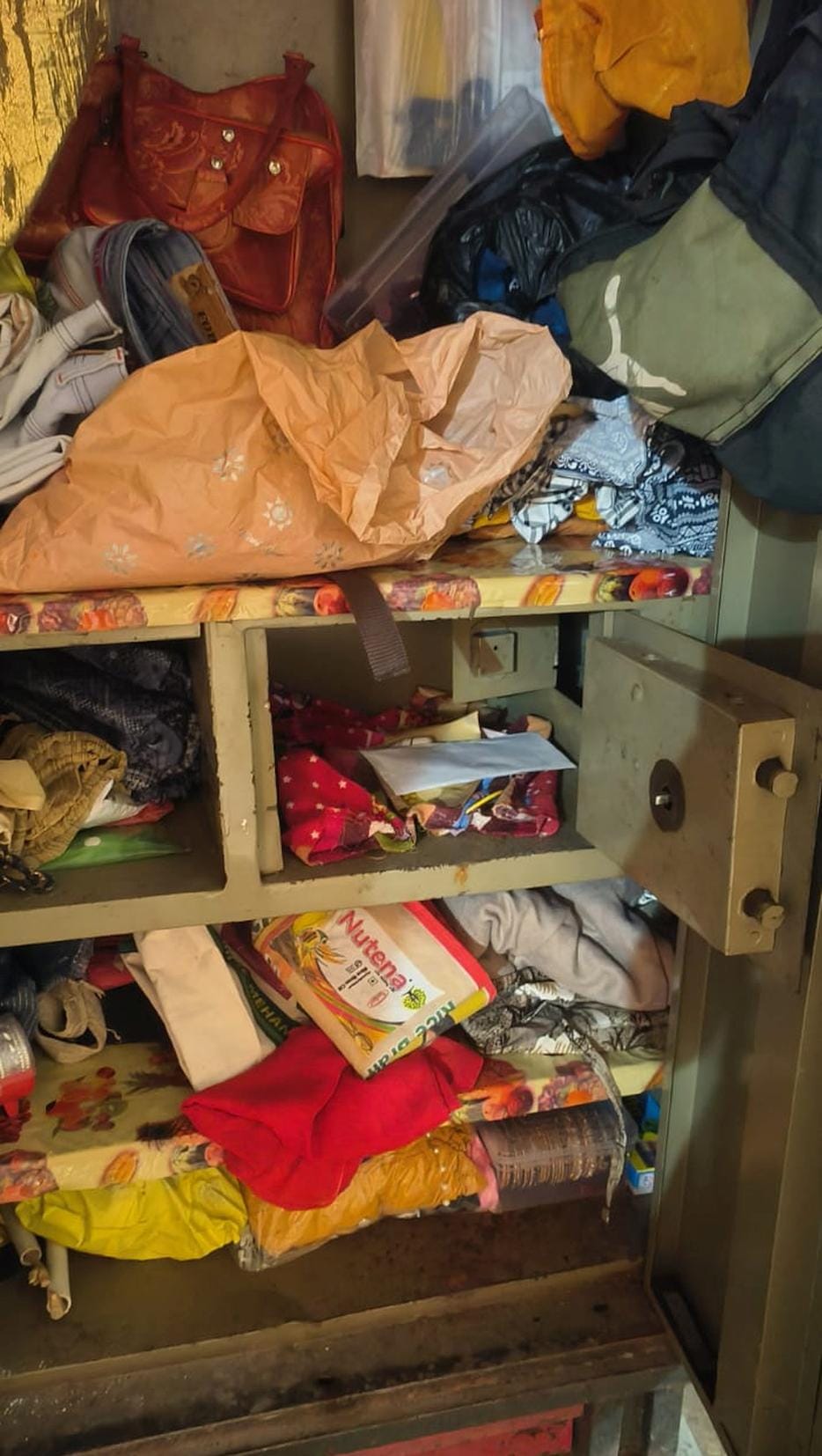 Cash and jewelry worth lakhs stolen from two houses.