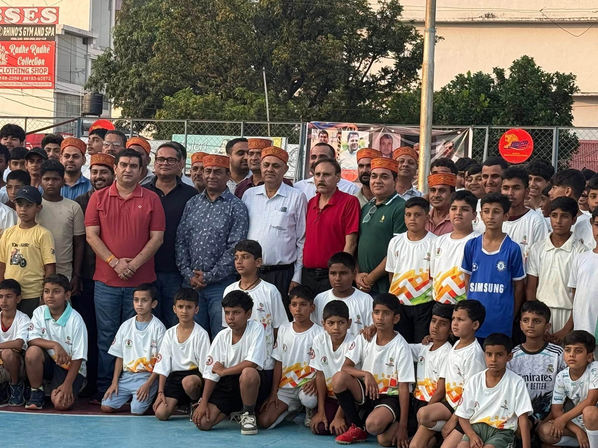 कांगड़ा नगर परिषद मैदान में ओलंपिक दिवस के मौके पर मौजूद खिलाड़ी और आयोजनकर्ता। -आयोजक