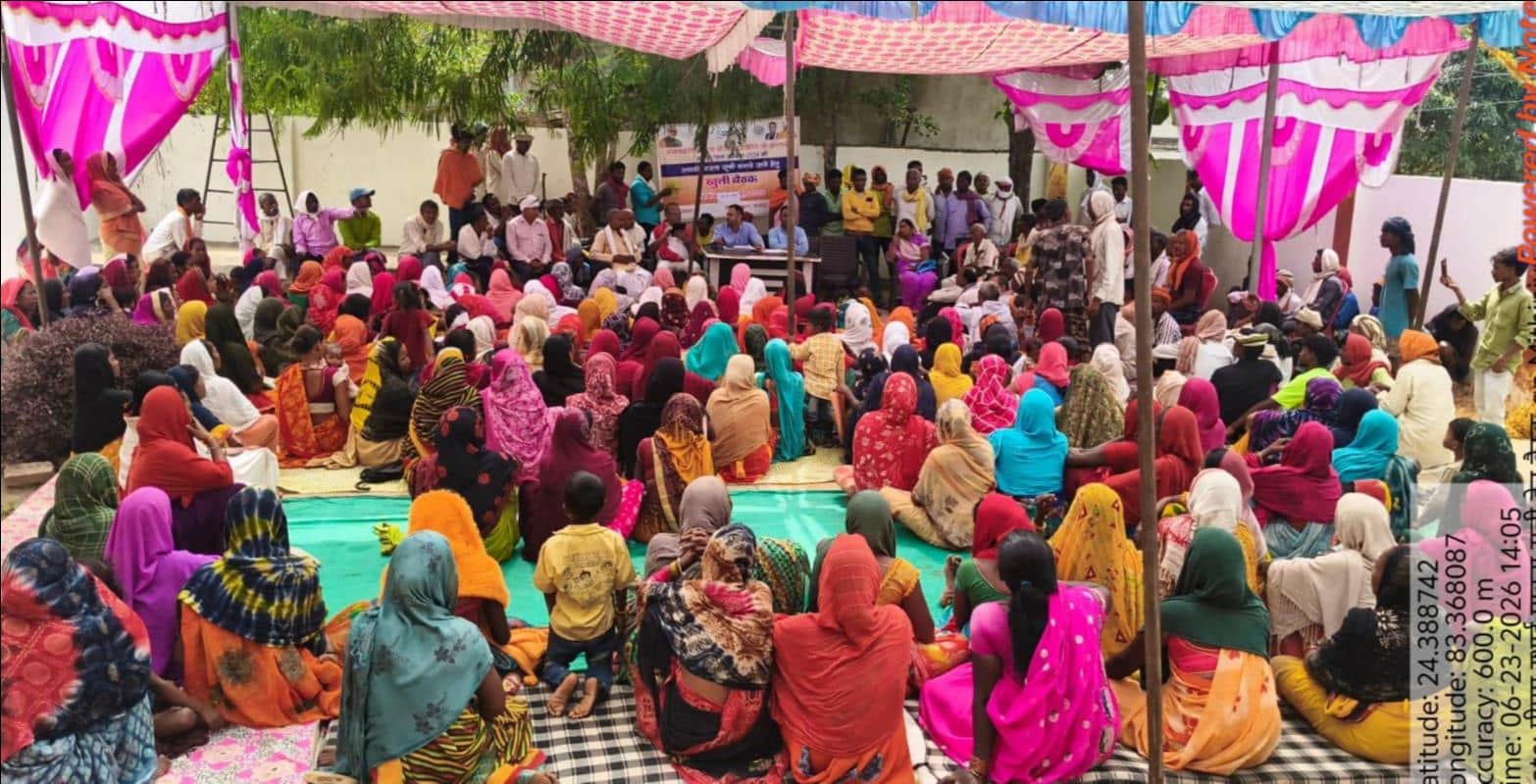 कोन क्षेत्र के गांव में खुली बैठक में शामिल ग्रामीण। स्रोत स्वयं