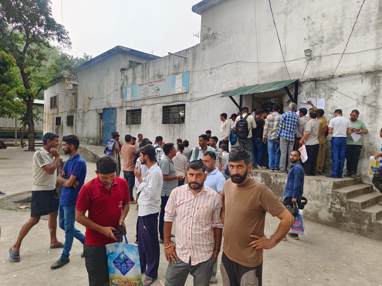 Meetings and recruitment continued throughout the day, and the strike ended late in the evening.