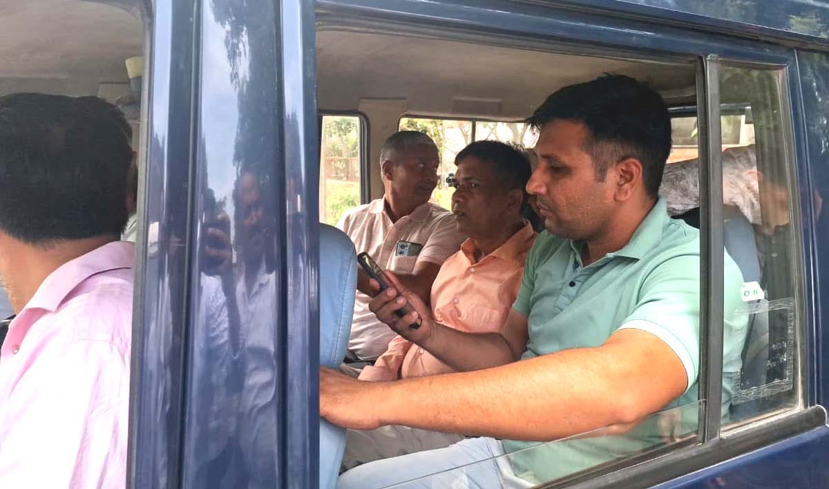 A marketplace of corruption... Secretary arrested while accepting a bribe of one lakh rupees.