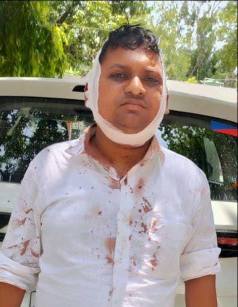 Bride refuses to marry due to insufficient jewelry; altercation with the groom's wedding party.