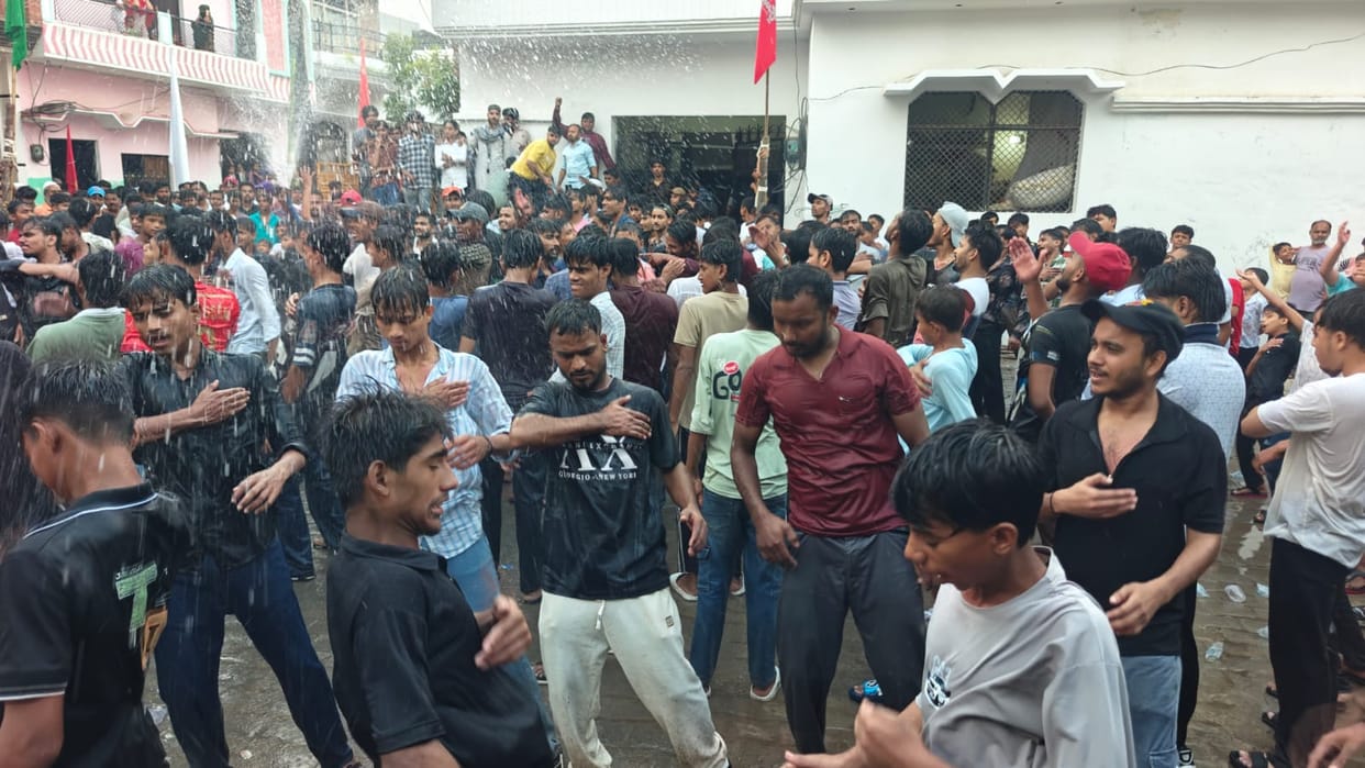 Mourning procession held in memory of Abbas Alamdar; mourners moved to tears