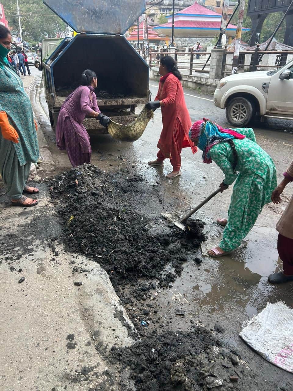 Sanitation workers busy sprucing up Mandi ahead of the monsoon.