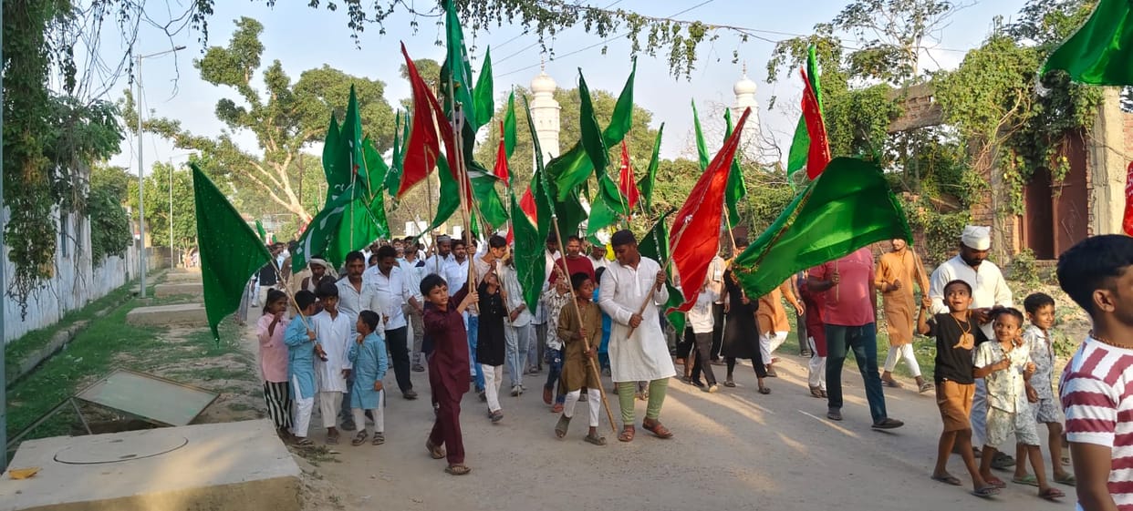 Majlis-o-Matam was held by taking out a procession in the memory of martyrs of Karbala.
