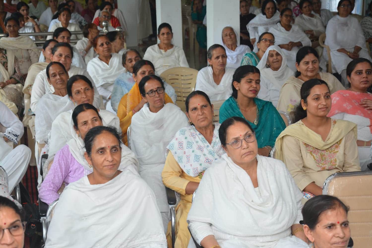 मम्मा की 61वीं पुण्यतिथि पर सुंदरनगर स्थित ब्रह्माकुमारी सेवा केंद्र में आयोजित राजयोग मेडिटेशन