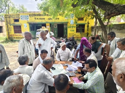 Mirpur Cooperative Society's lock opened distribution of fertilizer begins