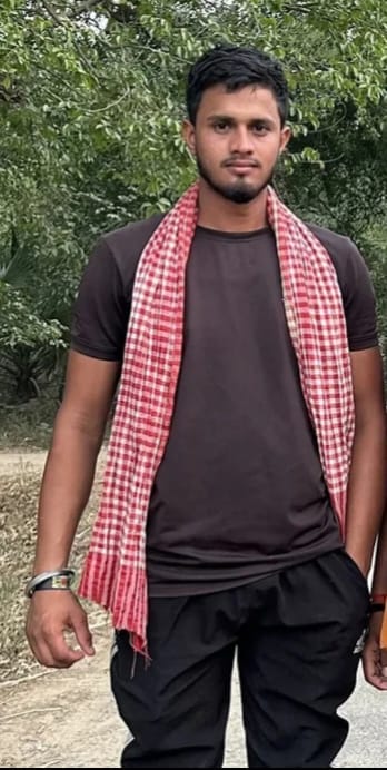 Youth murdered in broad daylight with blows from sticks, rods, and knives.