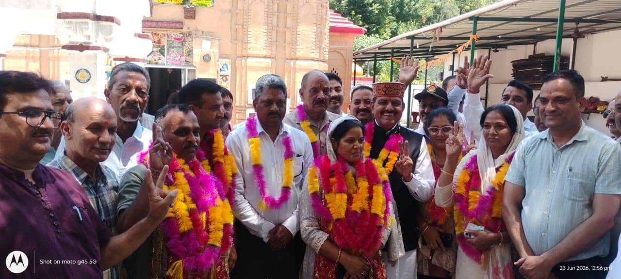 नगर परिषद सुजानपुर के नवनिर्वाचित अध्यक्ष उपाध्यक्ष विधायक सुरेश कुमार कांग्रेसी नेताओं और पार्