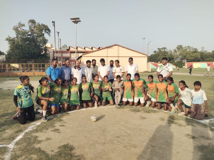 Handball: Yellow Team's double triumph crowned champions in both boys' and girls' categories.