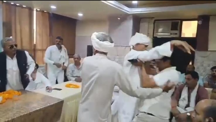 Uproar at RLD's election management meetingSituation escalates to physical scuffle right in front of top leaders