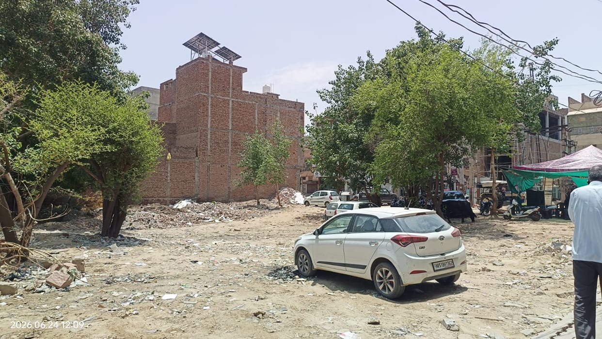 Prosperous business... Temporary parking will be built on the empty land of the government school