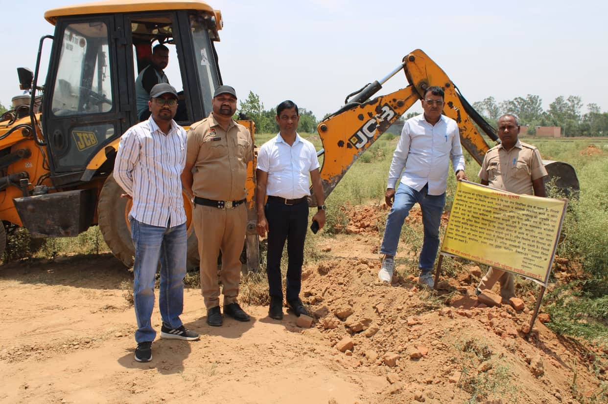 Administration's bulldozer razes illegal colony