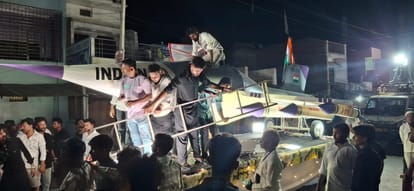 सातवीं मुहर्रम के जुलूस में शामिल मिग का माॅडल।