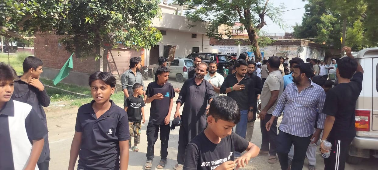 The mourning procession set out with devotion