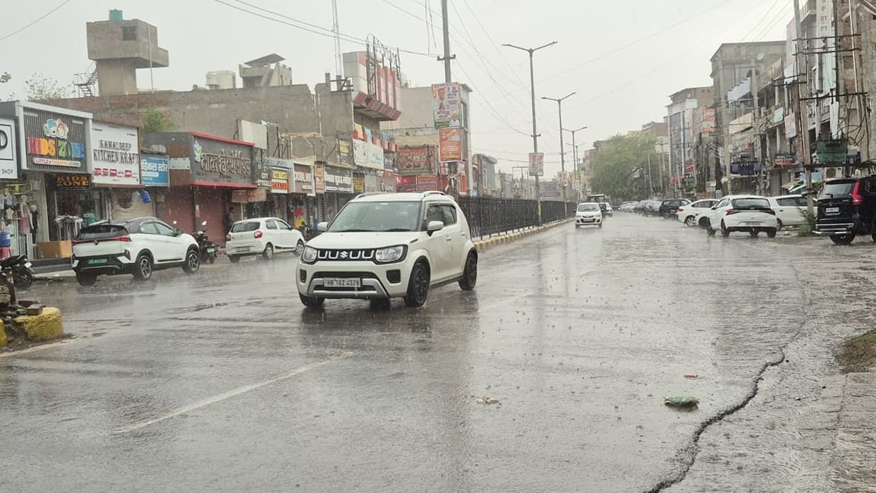 Rain accompanied by strong winds; 20-minute downpour brings relief from the heat
