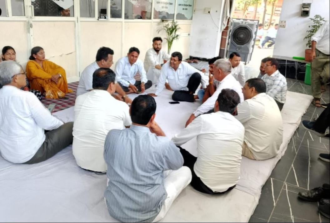 Indefinite strike resumes in protest against e-registry.