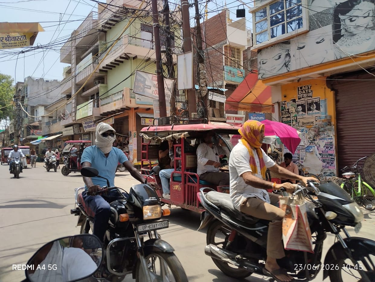 Maximum temperature drops by one degree; people distressed by humidity and scorching sun.