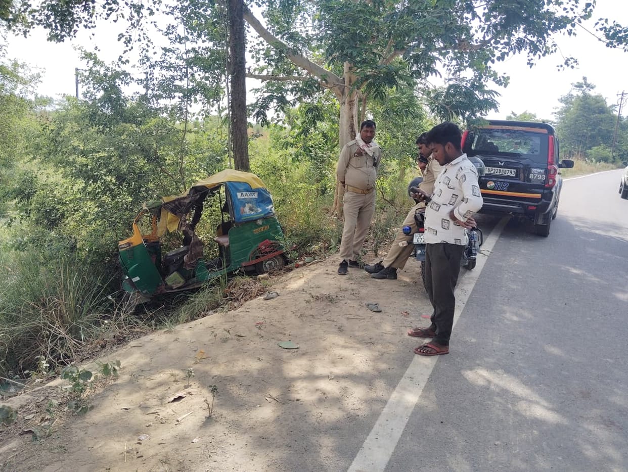 Auto-rickshaw overturns after collision with car; three injured.