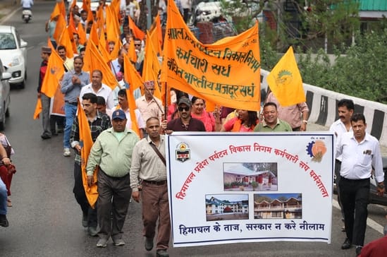 Employees take to the streets to protest the privatization of tourism units.