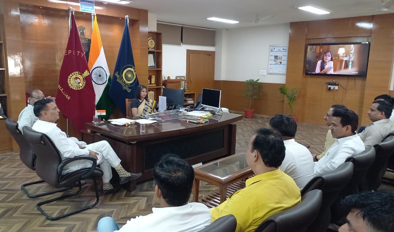 25jjrp16- डीसी से मिलने पहुंचे बहादुरगढ़ से विधायक व पार्षद। संवाद