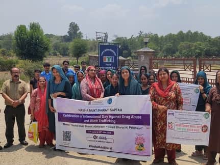 आईटीआई गंगथ के प्रशिक्षु और अध्यापक नशा विरोधी जागरूकता रैली निकालते हुए। स्रोत: संस्थान