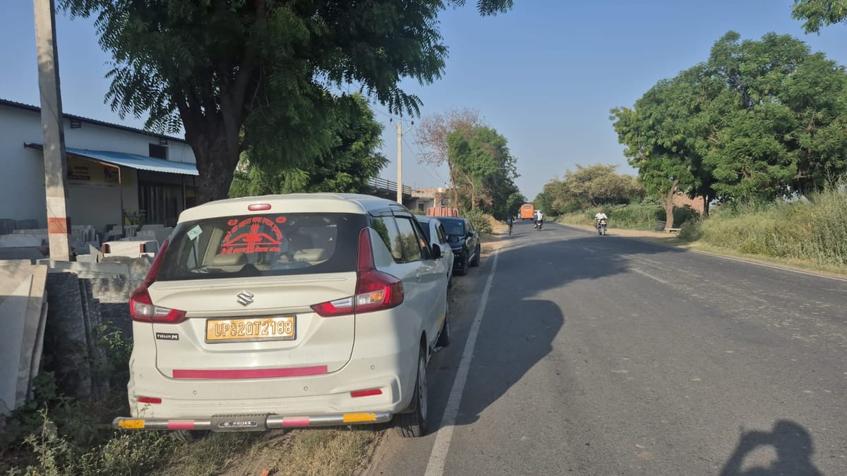 Etah News: जीएसटी टीम की कार्रवाई से व्यापारियों में खलबली