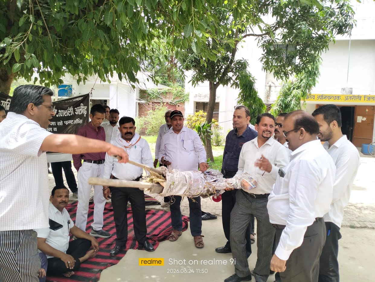 Effigy of Minister of State for Stamp Duty burnt in protest against e-registry.