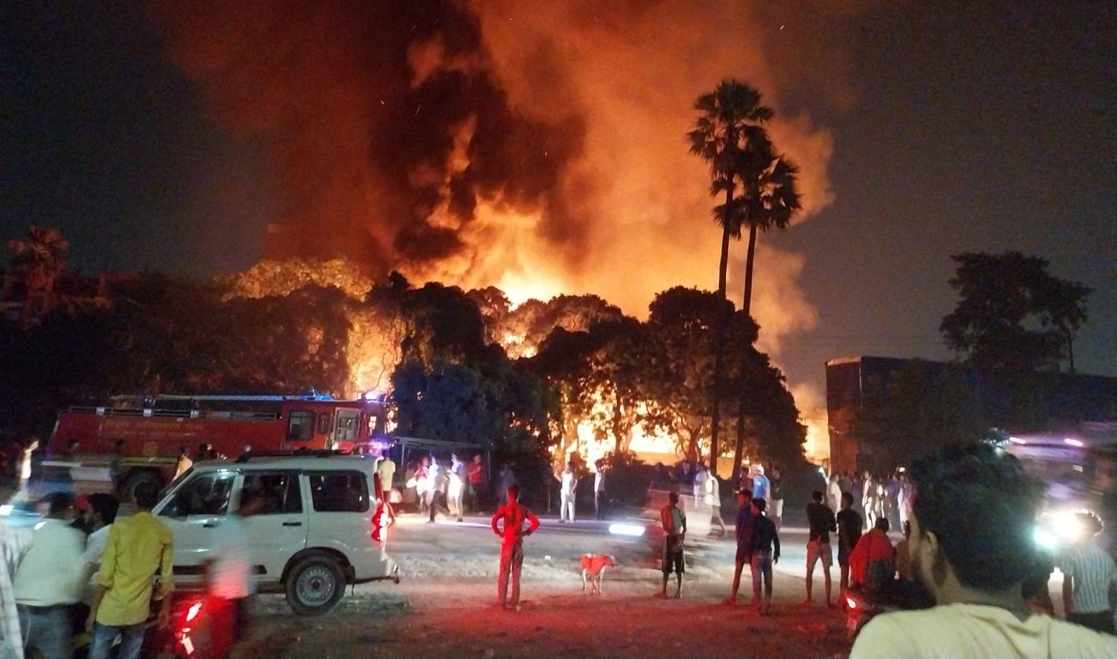 भीषण आग से हड़कंप