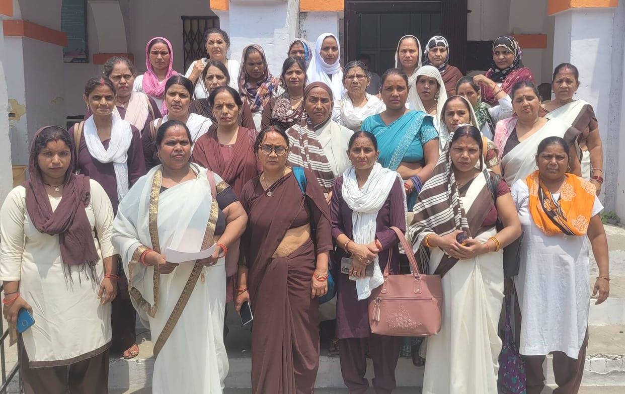 Asha workers staged a sit-in protest in support of their demands.