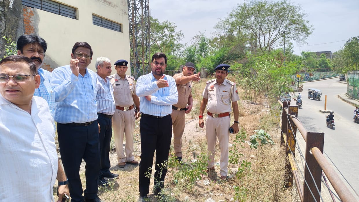 Administration on alert ahead of monsoon; DC inspects sensitive areas.