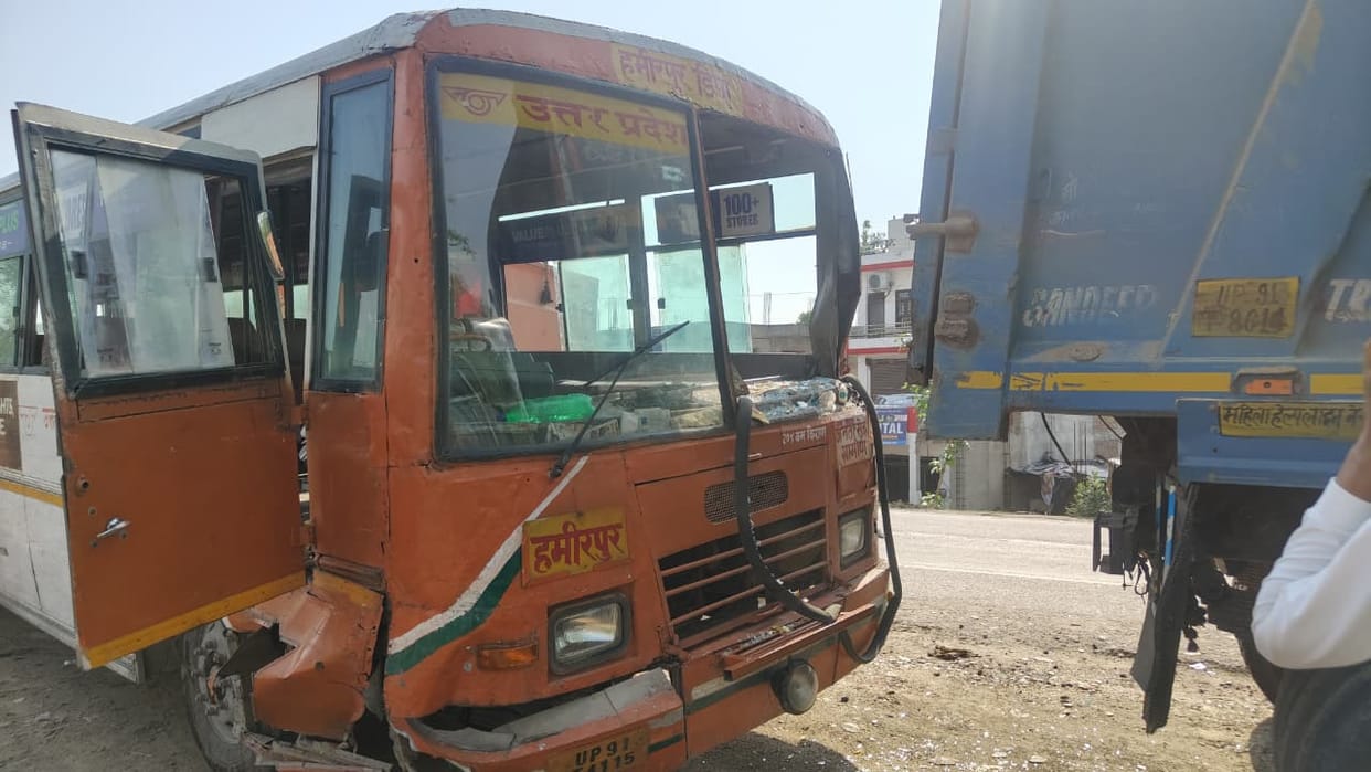 Roadways bus suffers brake and steering failure; crashes into stationary truck.