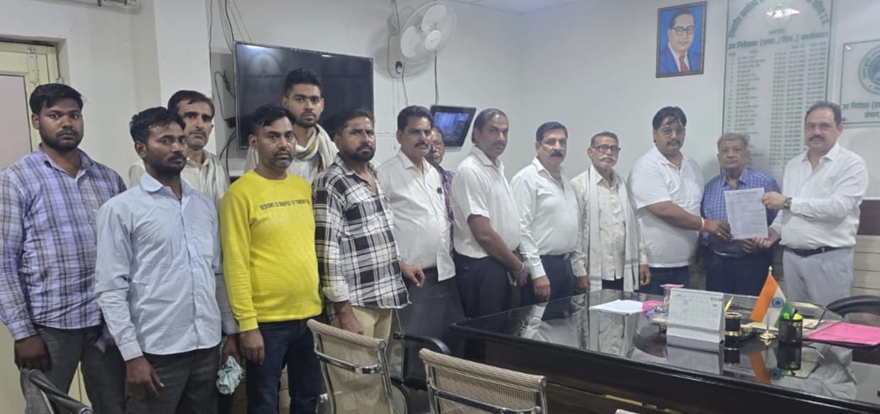 Protesting against the rent hike in the Sikandra fruit and vegetable market, traders submitted a memorandum to the market deputy director and warned of agitation.