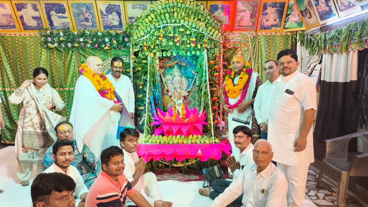 'Vairagya Diwas' (Day of Renunciation) of Swami Radhaprasad Dev Ju Maharaj Observed