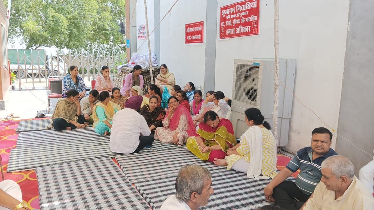 Shubhangan Society residents up in arms against the builder