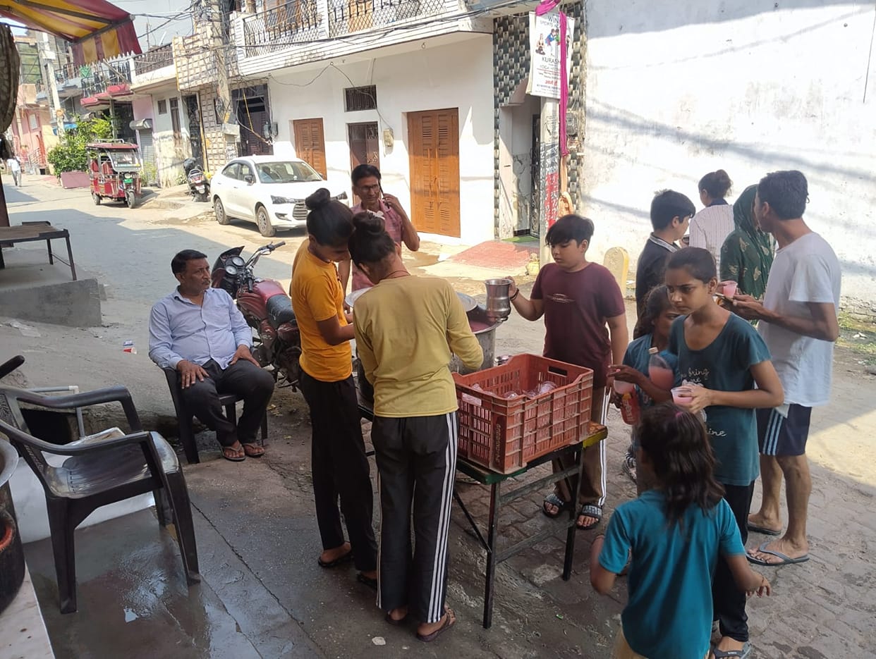 Children also stepped up to serve, offering *sharbat* to passersby.