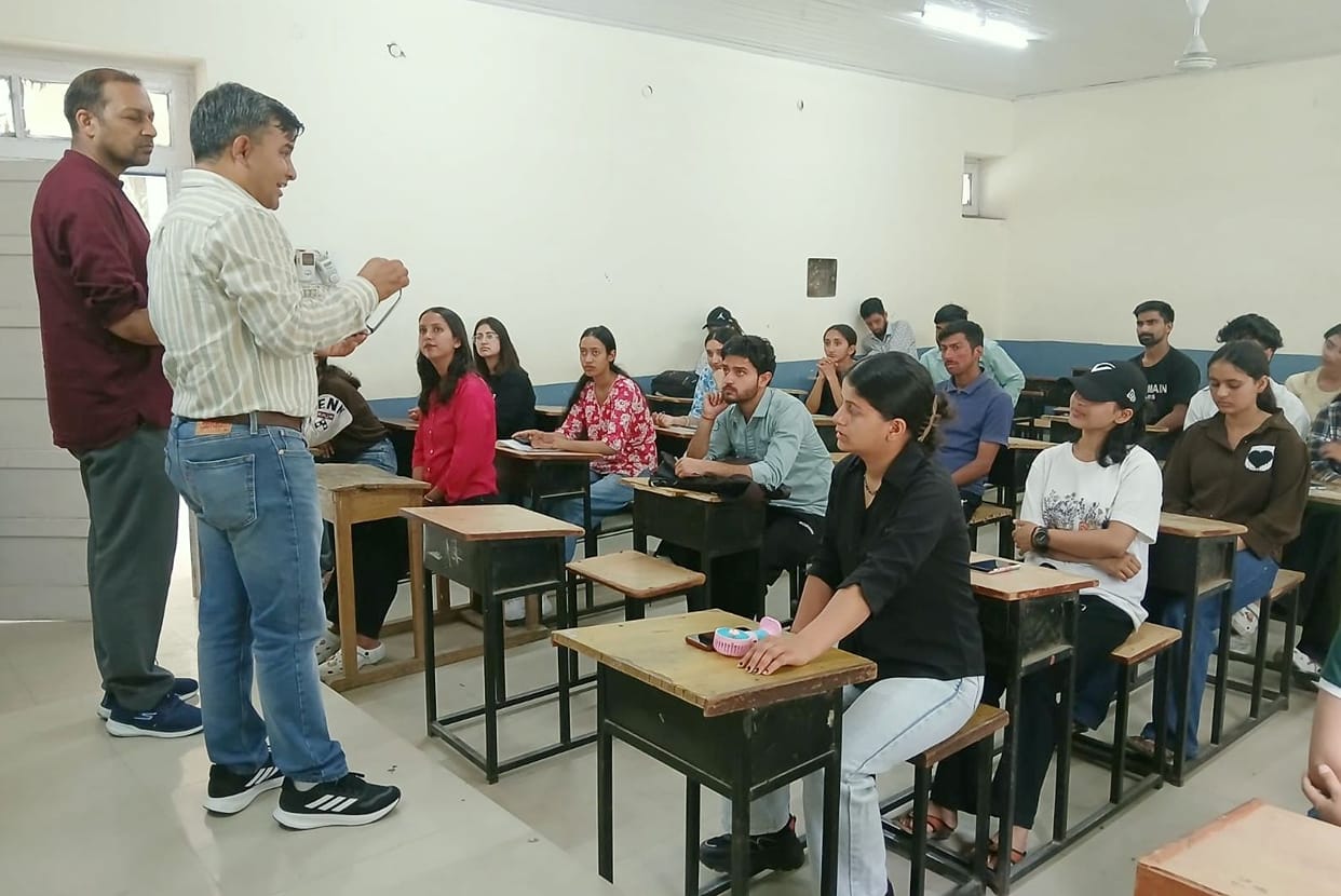 New students are being guided at Rampur College