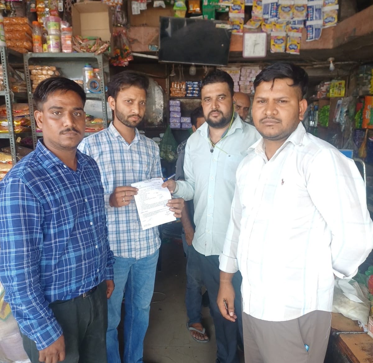 Action taken against six shopkeepers for selling banned polythene