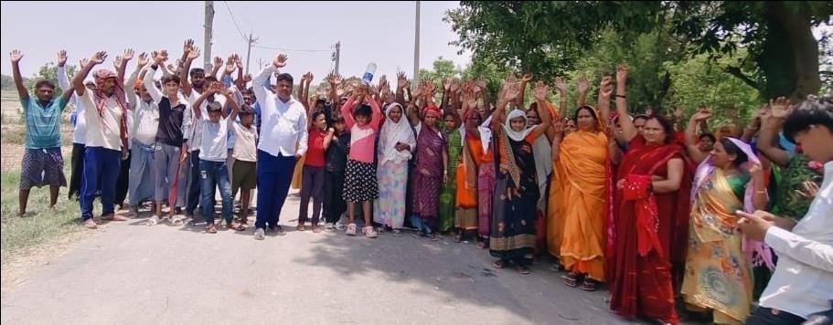 Villagers halted the construction of a building intended for a liquor shop.