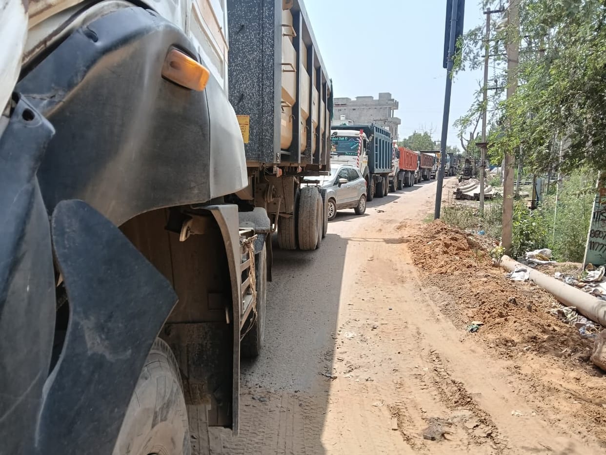 Traffic jams occurring every 10 minutes at Ravaldhi Chowk; road construction disrupts traffic flow