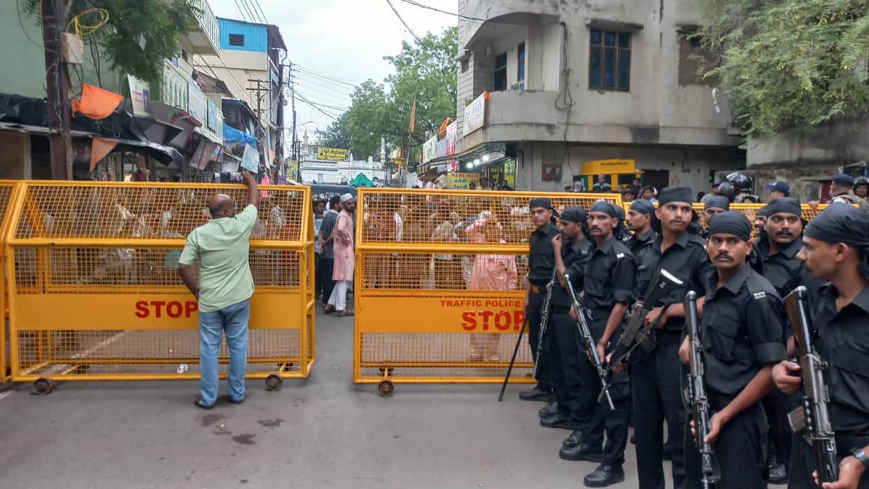 MP High Court Orders issued to open the Imambara, SDO to hand over the keys