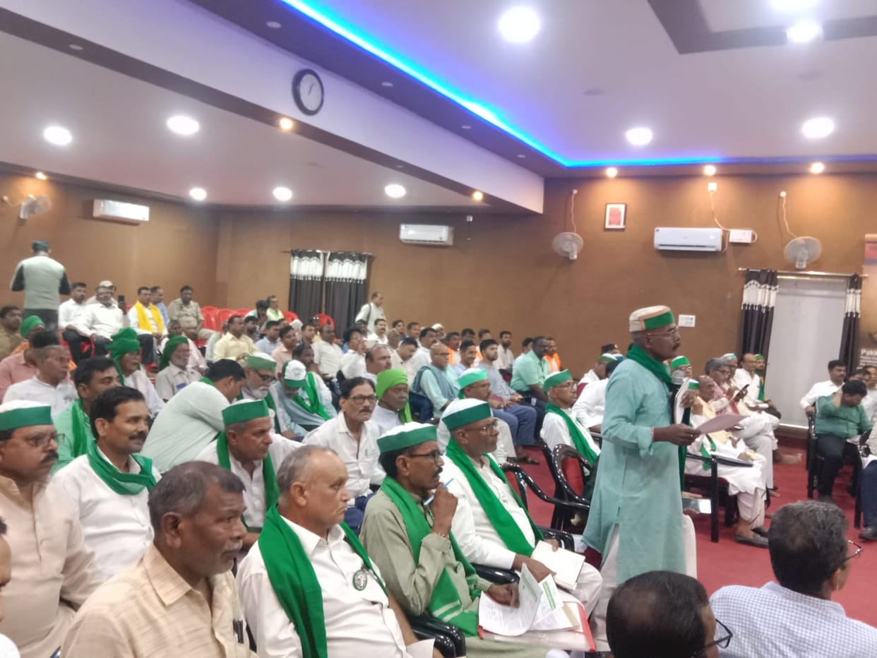 Issues of drinking water, roads, electricity and irrigation were raised on Kisan Diwas.