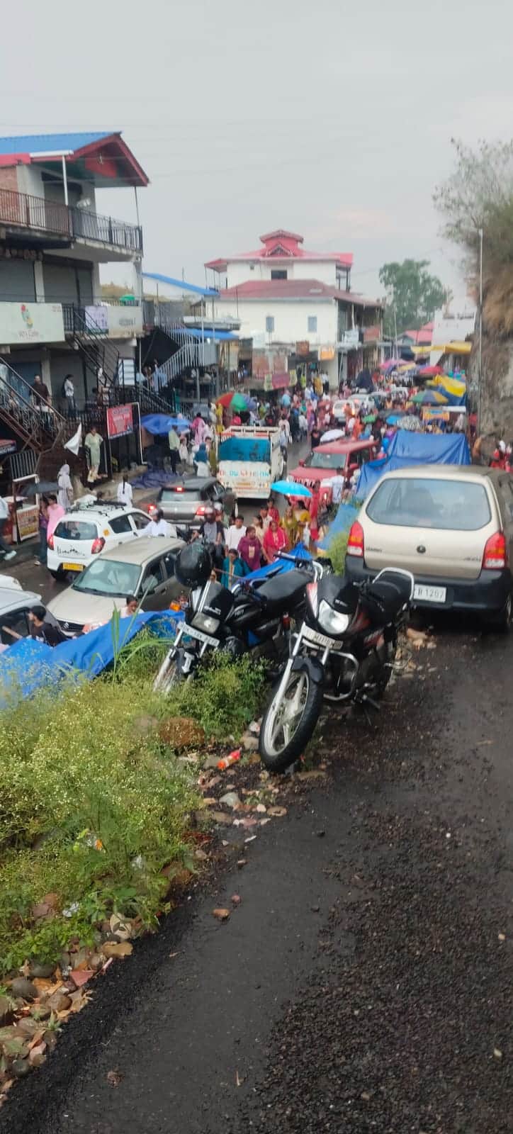 Crowds throng the Tauni Devi fair amidst the rain.