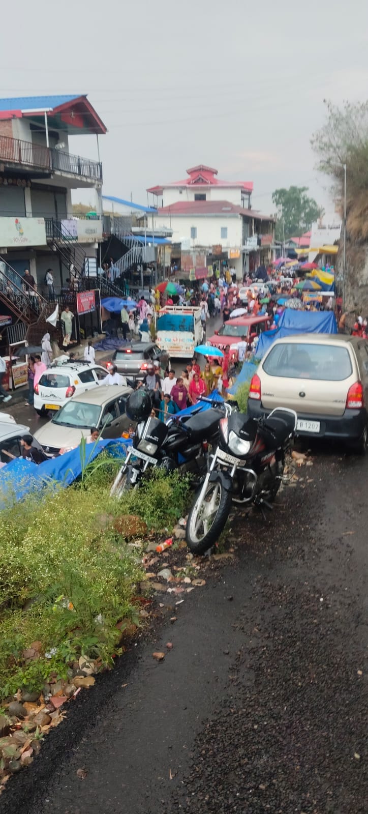 Crowds throng the Tauni Devi fair amidst the rain.