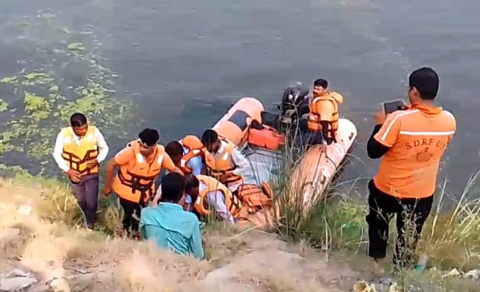 Mock Drill: People trapped in floods safely rescued.
