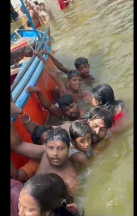 Boatmen rescue six members of a Sultanpur family from drowning in the Ganga.
