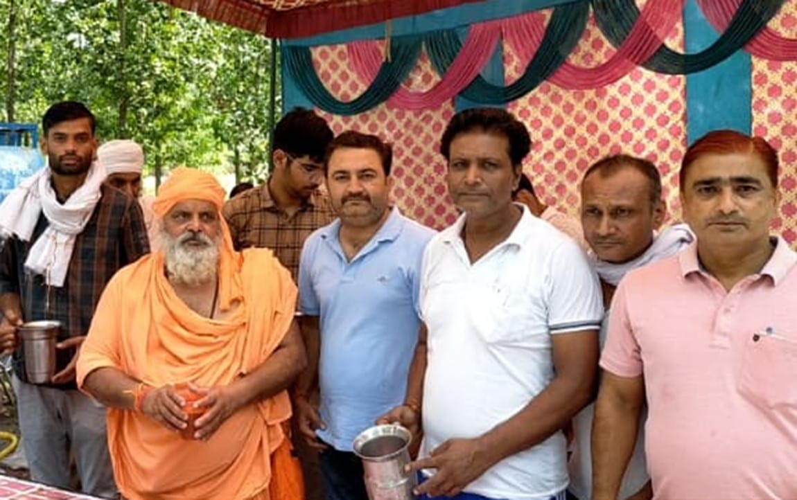 Sweet water served to passersby in Vyaspur