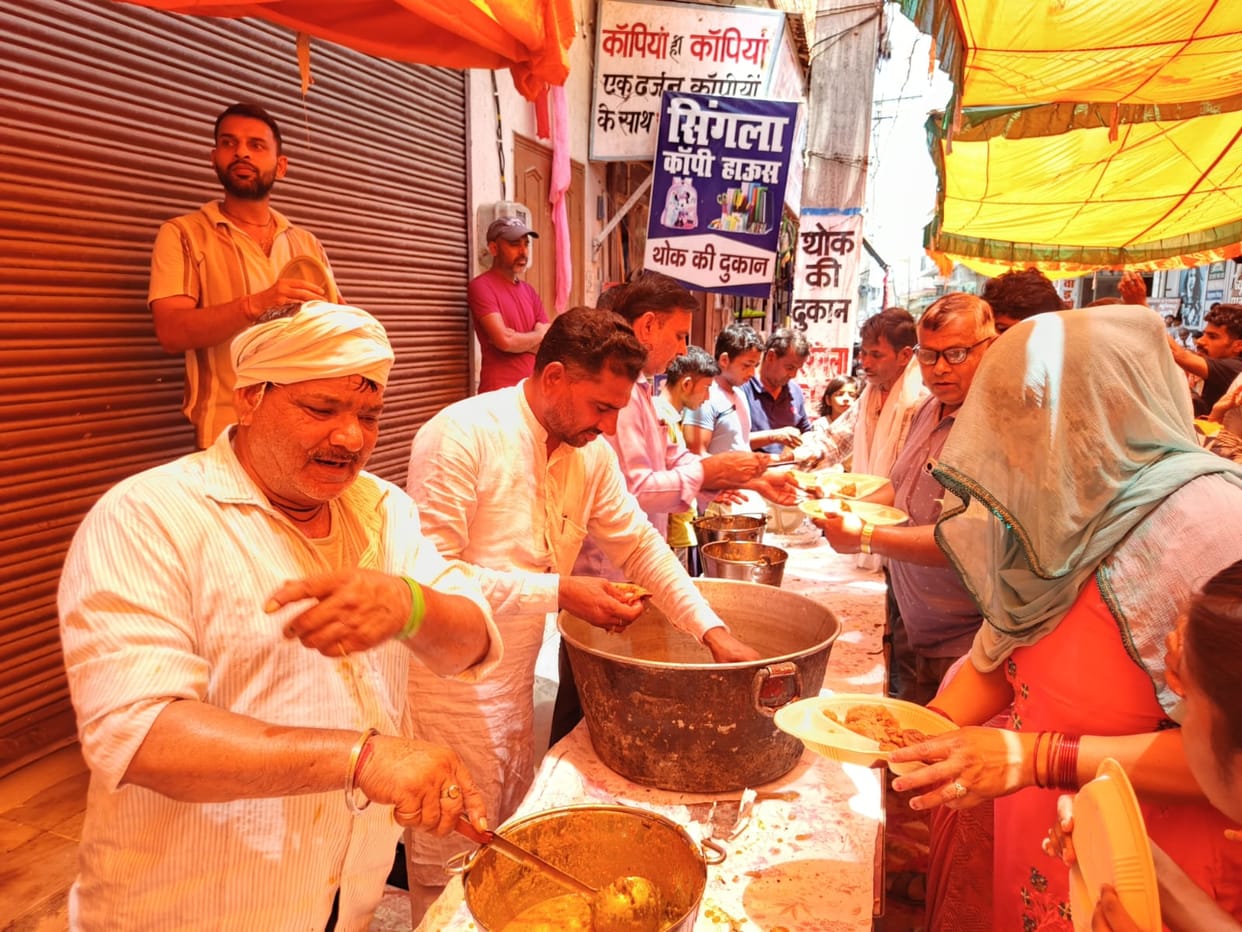 Traders organised a feast at Lajwana Chungi.
