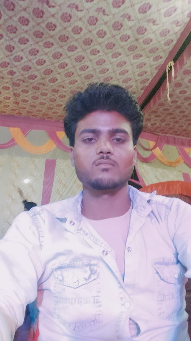 Body of e-rickshaw driver found hanging