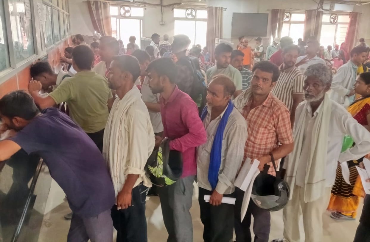 Drug shortage remains unaddressed; patients forced to buy medicines from outside.